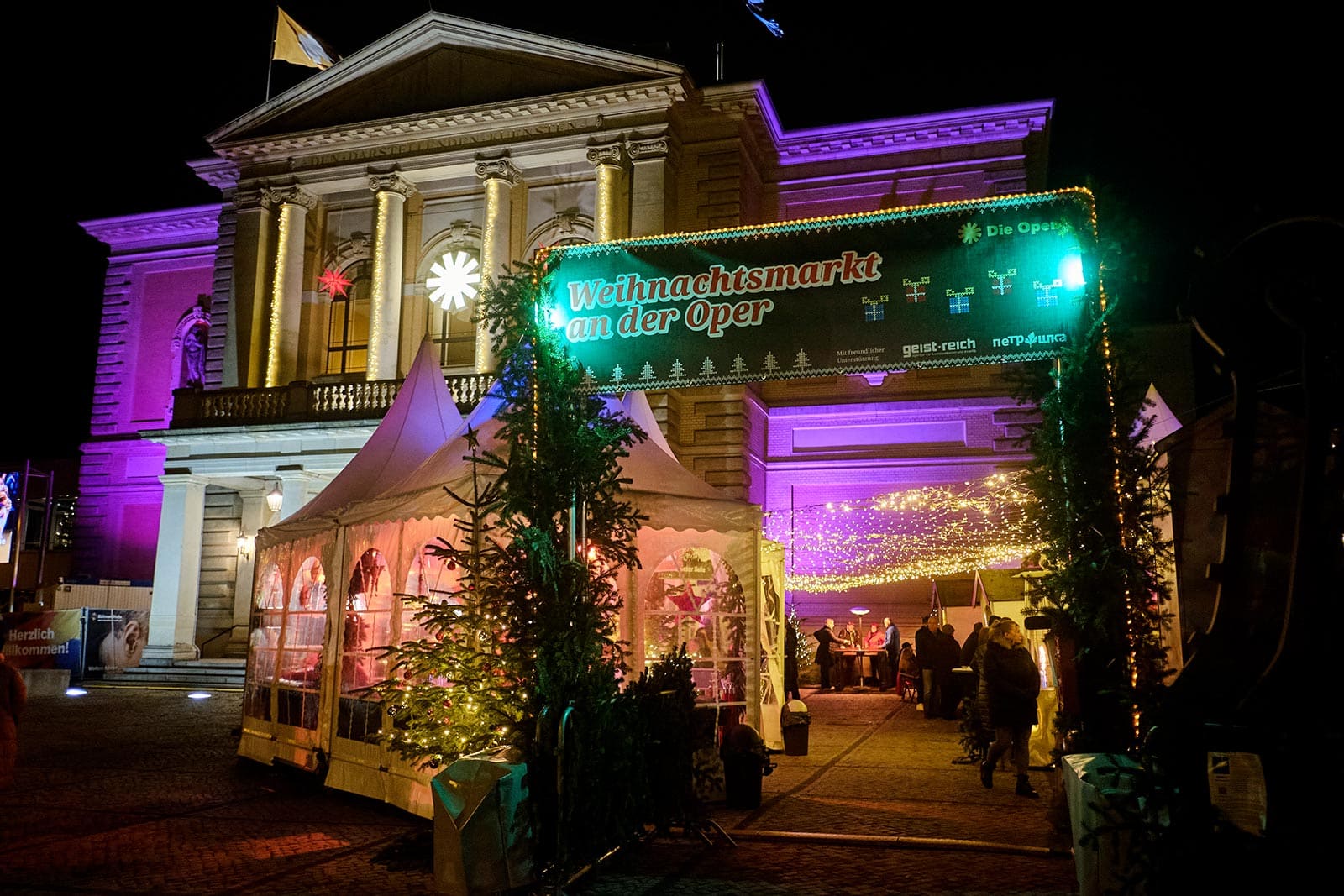 Geist + Reich Halle Weihnachtsmarkt an der Oper